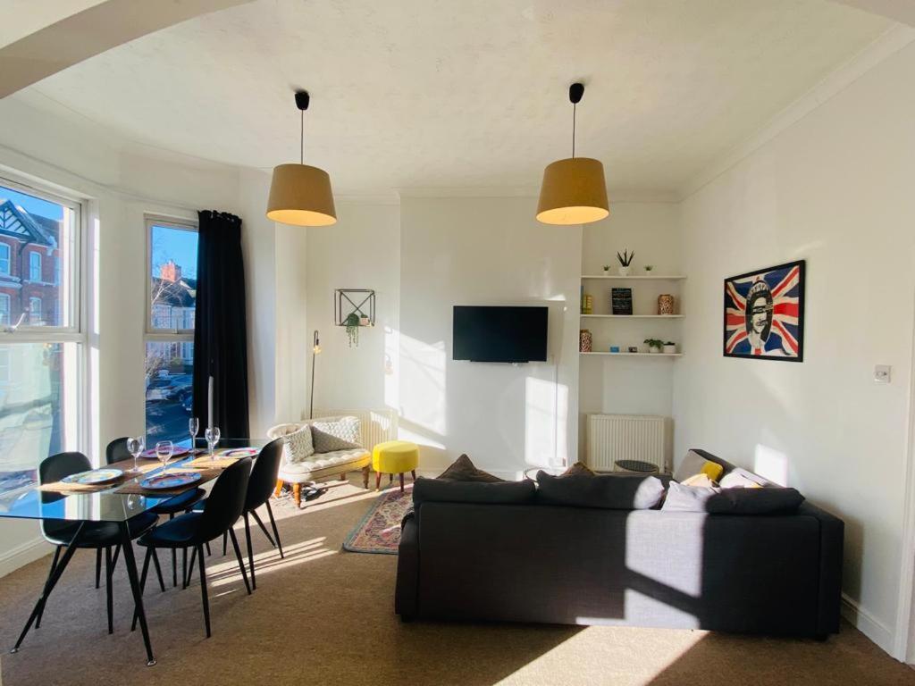 Unique Sea View Apartment Hastings Exteriör bild
